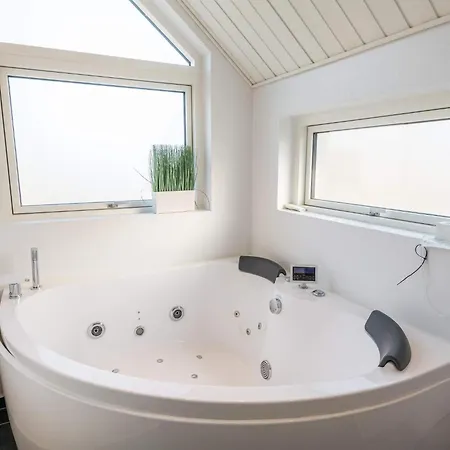 Semesterbostad Cozy Coastal Retreat In Fano-by Traum *